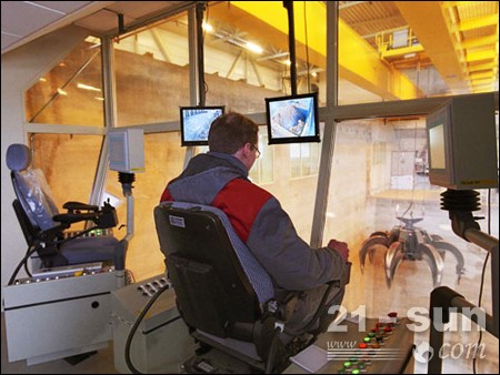 科尼全自动垃圾抓斗ag九游会j9集团机进驻北京南宫生活垃圾焚烧项目 科尼全自动垃圾抓斗ag九游会j9集团机进驻北京南宫生活垃圾焚烧项目