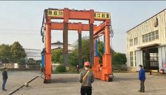 轨道式与移动式液压龙门吊有何不同之处? 轨道式与移动式液压龙门吊有何不同之处?