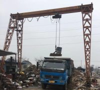 电磁龙门吊在钢材废品中的应用 电磁龙门吊在钢材废品中的应用
