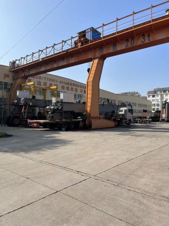 靖起250+250吨液压龙门吊生产完成,装车发货! 靖起250+250吨液压龙门吊生产完成,装车发货!