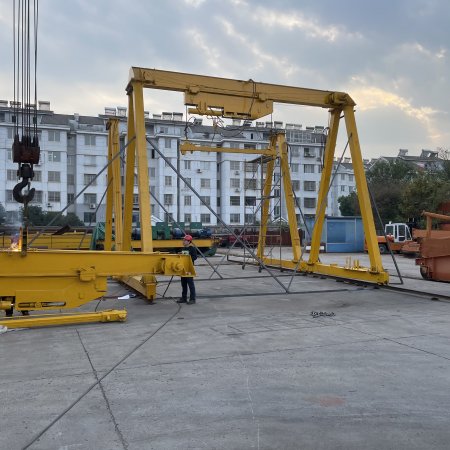 靖起厂家-生产轨道式集装箱龙门吊 靖起厂家-生产轨道式集装箱龙门吊