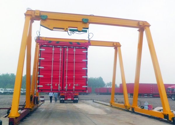 轨道式集装箱龙门吊的结构特点 轨道式集装箱龙门吊的结构特点