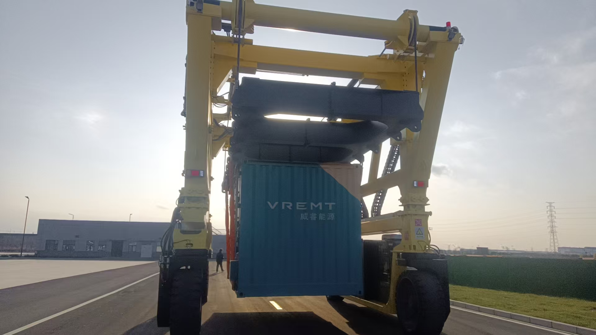 跨运车的结构、工作流程及应用优势 跨运车的结构、工作流程及应用优势