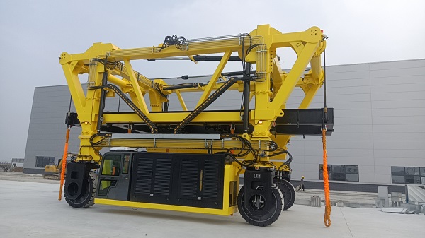 集装箱跨运车具有多种独特功能 集装箱跨运车具有多种独特功能