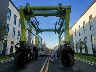 集装箱跨运车适用于多领域的搬运! 集装箱跨运车适用于多领域的搬运!